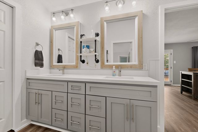 417 Creekmeadow Lane, Lewisville, TX 75067