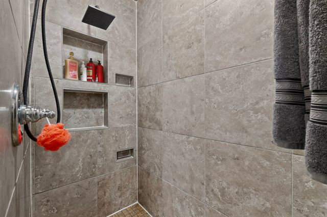 417 Creekmeadow Lane, Lewisville, TX 75067