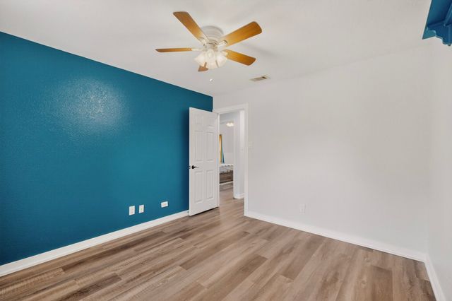 417 Creekmeadow Lane, Lewisville, TX 75067