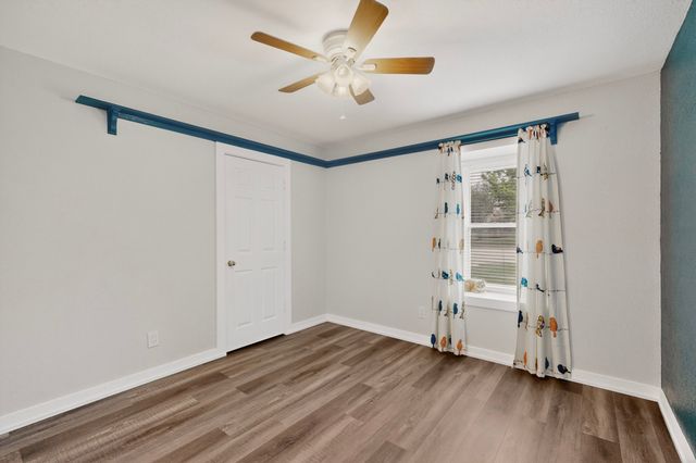 417 Creekmeadow Lane, Lewisville, TX 75067