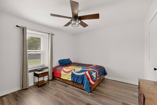 417 Creekmeadow Lane, Lewisville, TX 75067