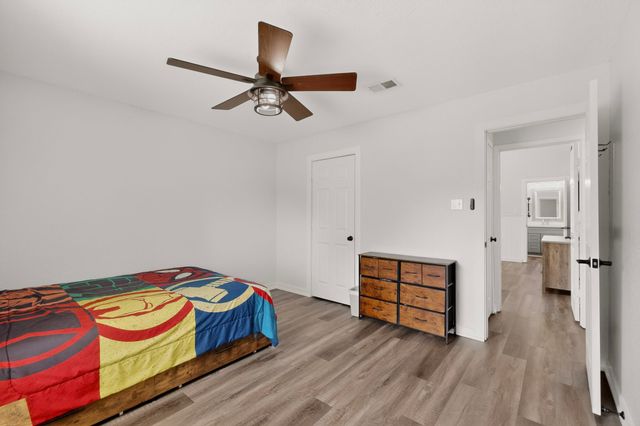 417 Creekmeadow Lane, Lewisville, TX 75067