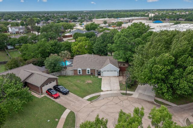 417 Creekmeadow Lane, Lewisville, TX 75067