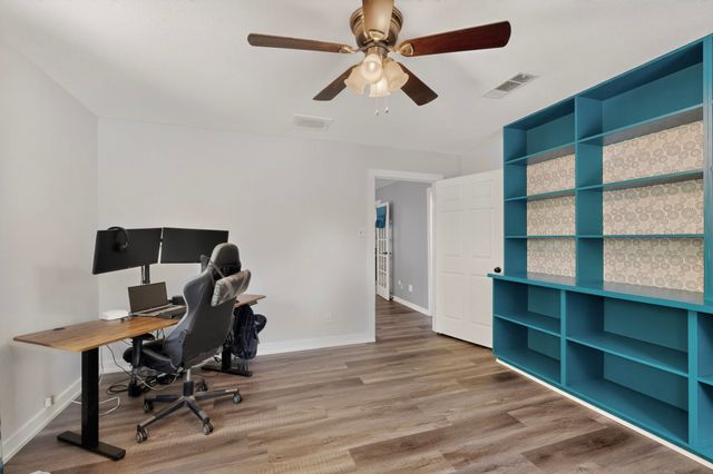 417 Creekmeadow Lane, Lewisville, TX 75067