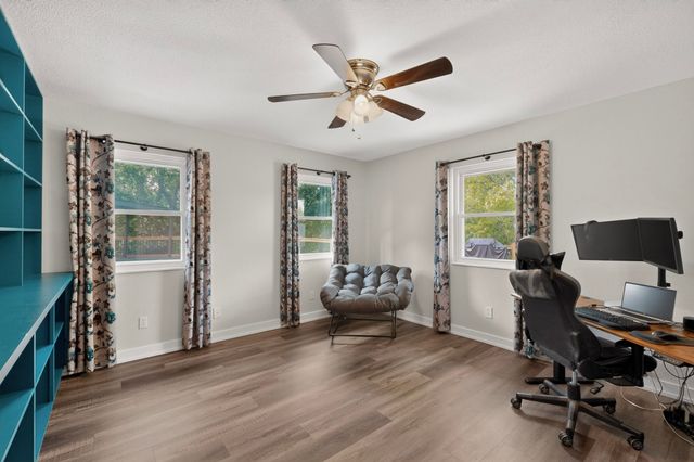 417 Creekmeadow Lane, Lewisville, TX 75067