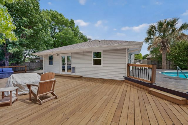 417 Creekmeadow Lane, Lewisville, TX 75067