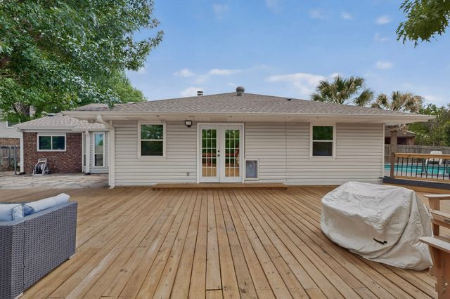 417 Creekmeadow Lane, Lewisville, TX 75067