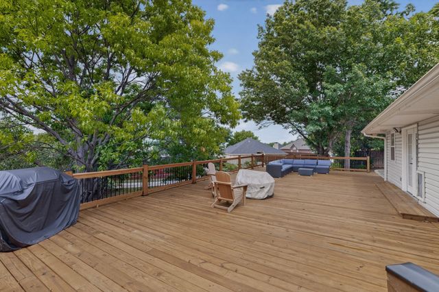 417 Creekmeadow Lane, Lewisville, TX 75067