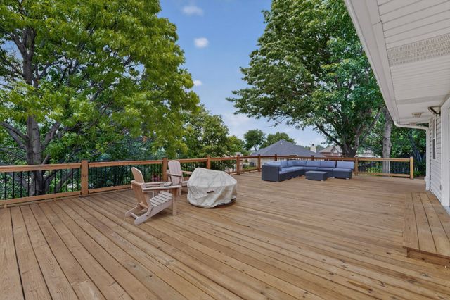 417 Creekmeadow Lane, Lewisville, TX 75067