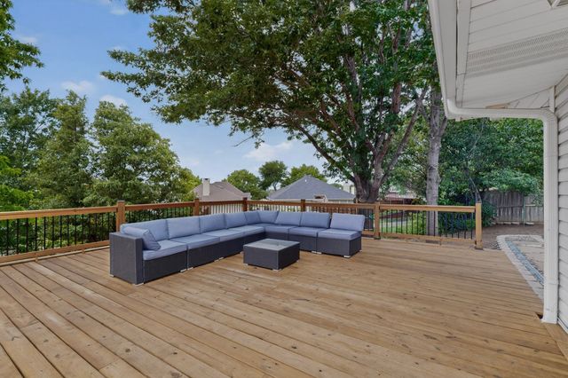 417 Creekmeadow Lane, Lewisville, TX 75067