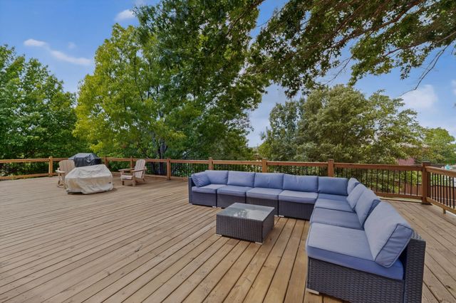 417 Creekmeadow Lane, Lewisville, TX 75067