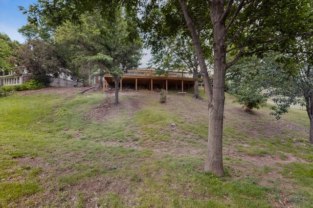 417 Creekmeadow Lane, Lewisville, TX 75067