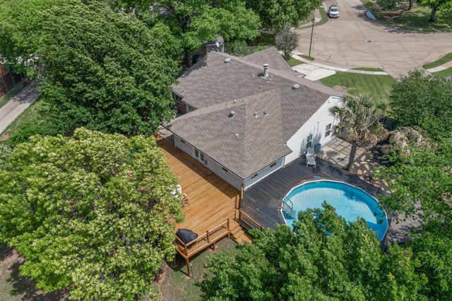 417 Creekmeadow Lane, Lewisville, TX 75067