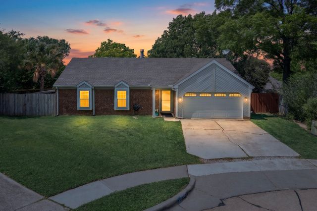 417 Creekmeadow Lane, Lewisville, TX 75067