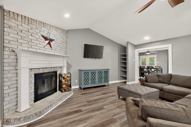 417 Creekmeadow Lane, Lewisville, TX 75067