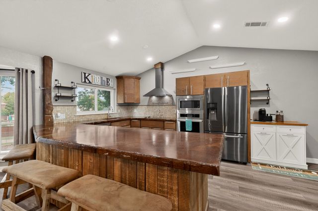 417 Creekmeadow Lane, Lewisville, TX 75067