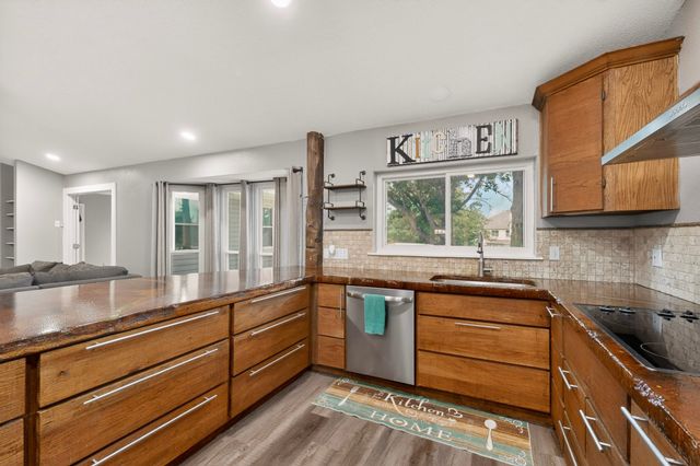 417 Creekmeadow Lane, Lewisville, TX 75067