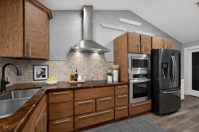 417 Creekmeadow Lane, Lewisville, TX 75067