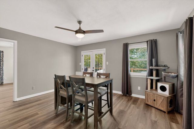 417 Creekmeadow Lane, Lewisville, TX 75067