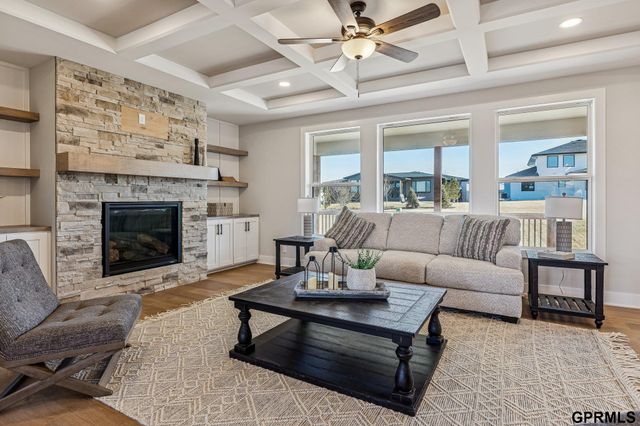 3640 S 218th Avenue, Elkhorn, NE 68022