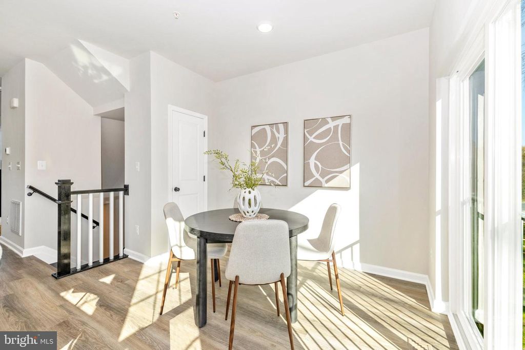 Image 10 of property listing at 306G BAUGHMANS LN, Frederick, MD 21702