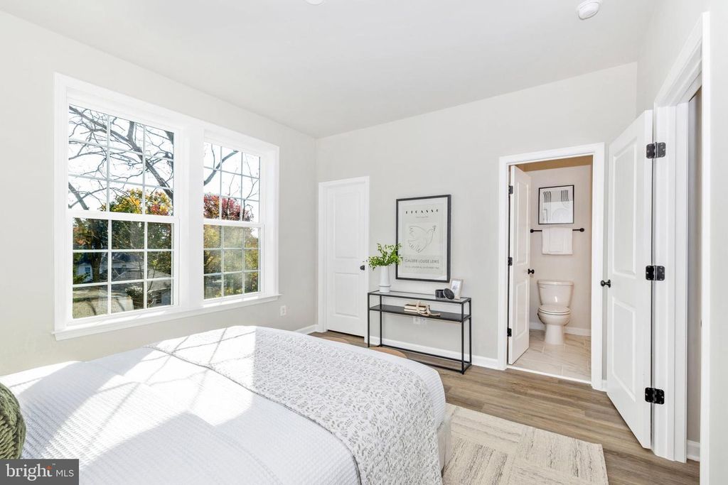 Image 14 of property listing at 306G BAUGHMANS LN, Frederick, MD 21702