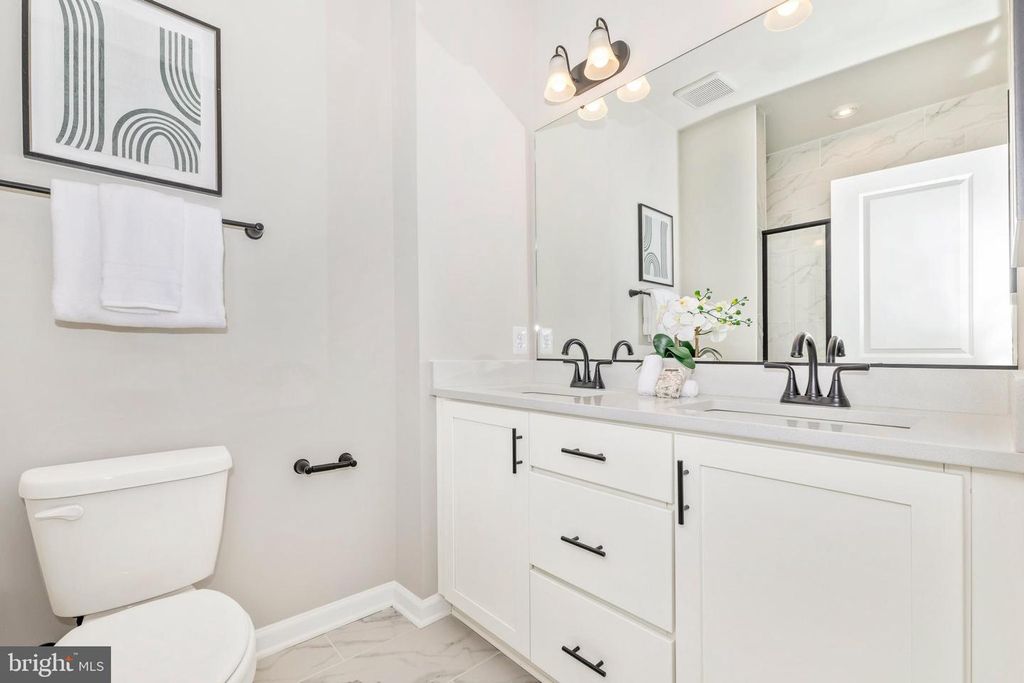 Image 16 of property listing at 306G BAUGHMANS LN, Frederick, MD 21702