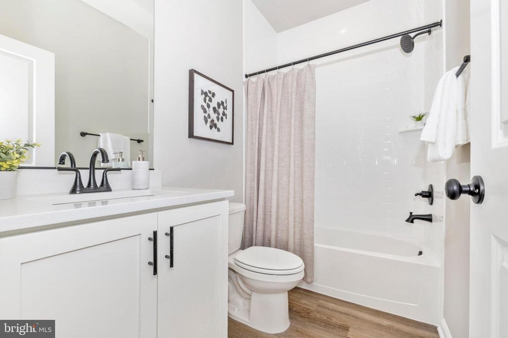 Image 19 of property listing at 306G BAUGHMANS LN, Frederick, MD 21702