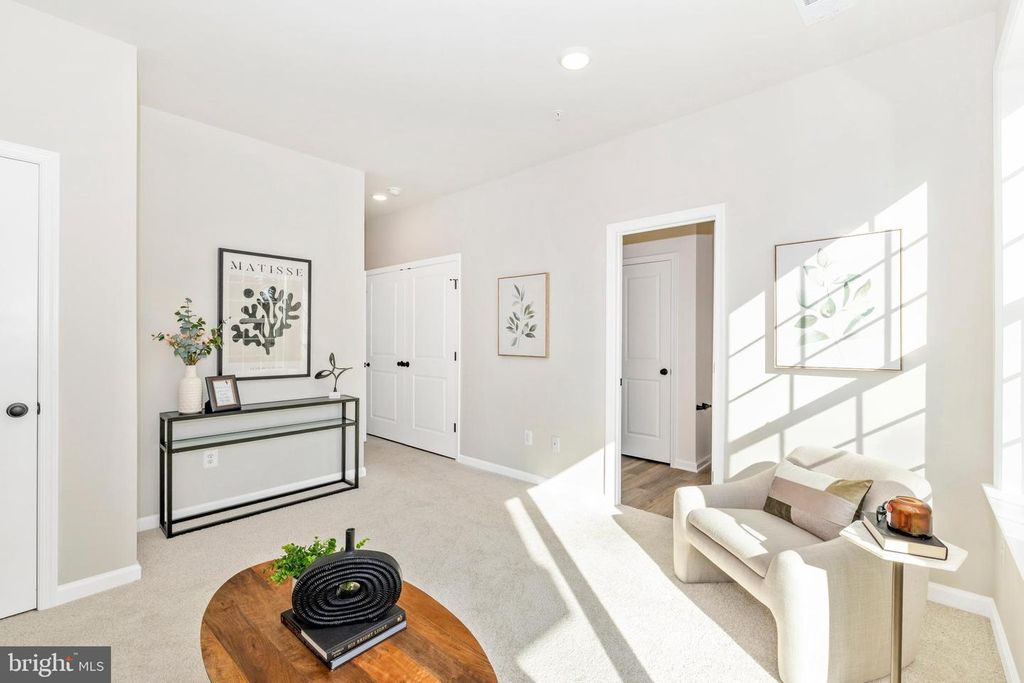 Image 4 of property listing at 306G BAUGHMANS LN, Frederick, MD 21702