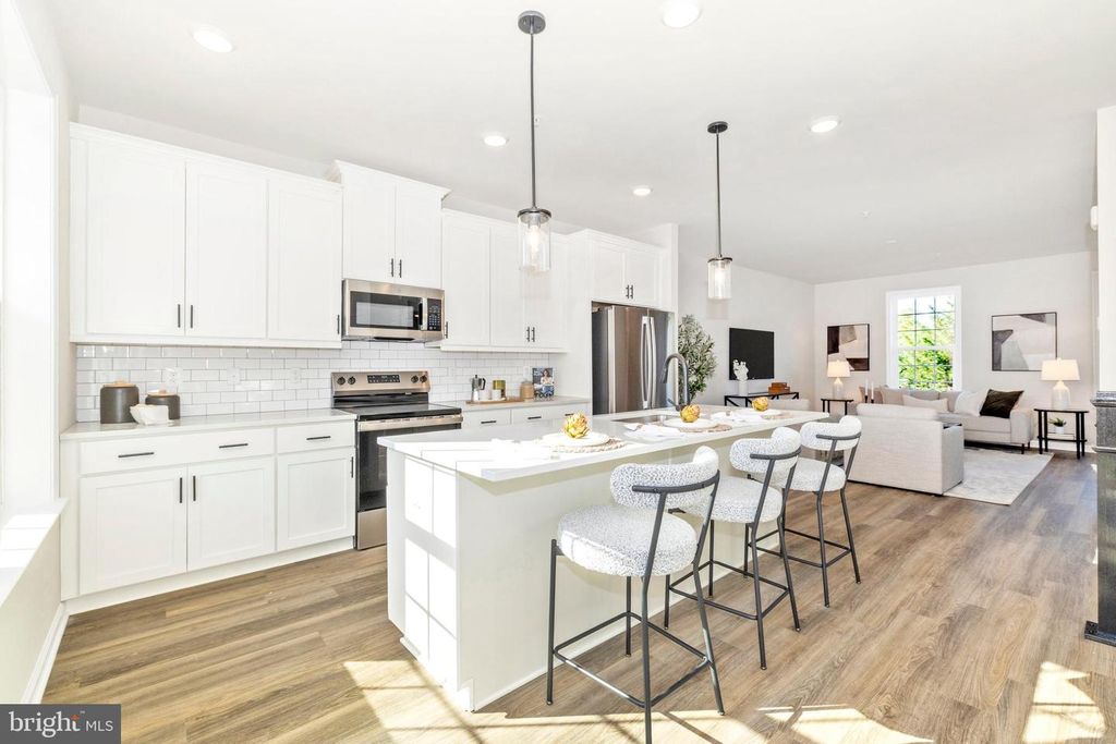 Image 6 of property listing at 306G BAUGHMANS LN, Frederick, MD 21702