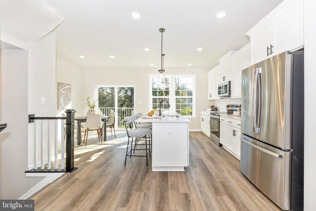 Image 7 of property listing at 306G BAUGHMANS LN, Frederick, MD 21702