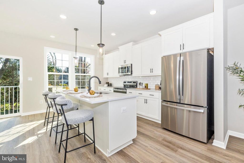 Image 8 of property listing at 306G BAUGHMANS LN, Frederick, MD 21702