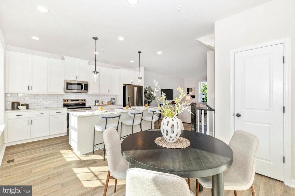 Image 9 of property listing at 306G BAUGHMANS LN, Frederick, MD 21702