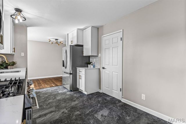 9200 Papoose Drive, St Louis, MO 63123