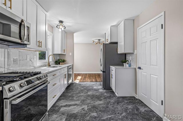 9200 Papoose Drive, St Louis, MO 63123