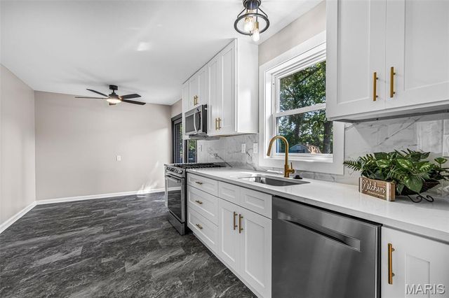 9200 Papoose Drive, St Louis, MO 63123