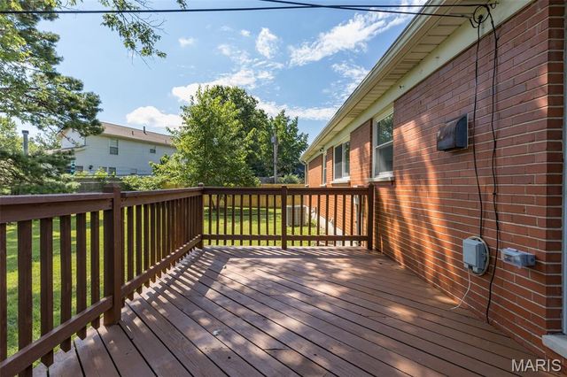 9200 Papoose Drive, St Louis, MO 63123