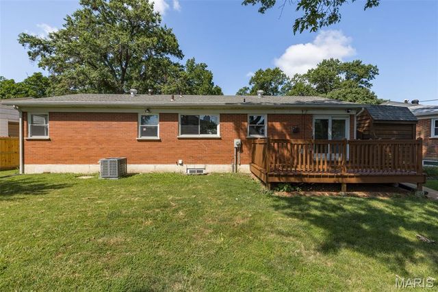 9200 Papoose Drive, St Louis, MO 63123