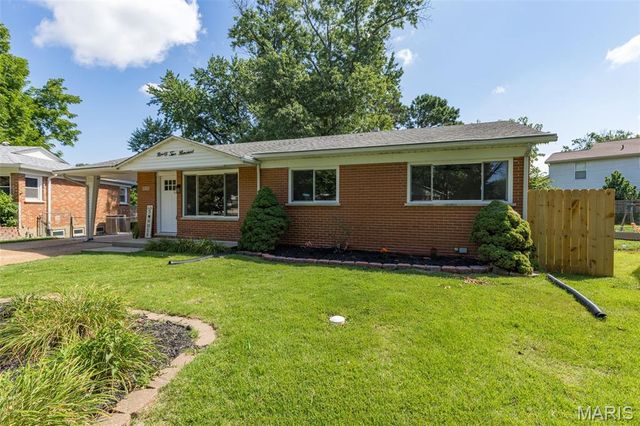 9200 Papoose Drive, St Louis, MO 63123