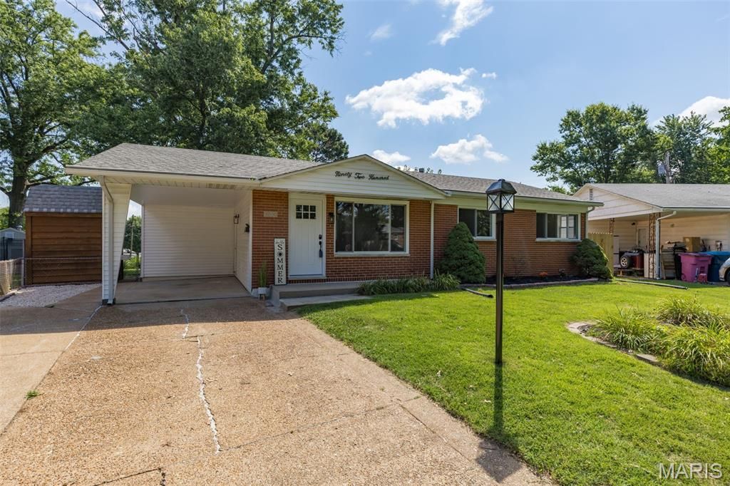 9200 Papoose Drive, St Louis, MO 63123