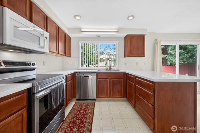 10124 SE 242nd Place, Kent, WA 98030