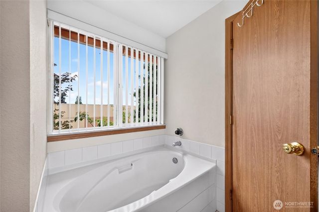 10124 SE 242nd Place, Kent, WA 98030