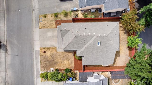 10124 SE 242nd Place, Kent, WA 98030