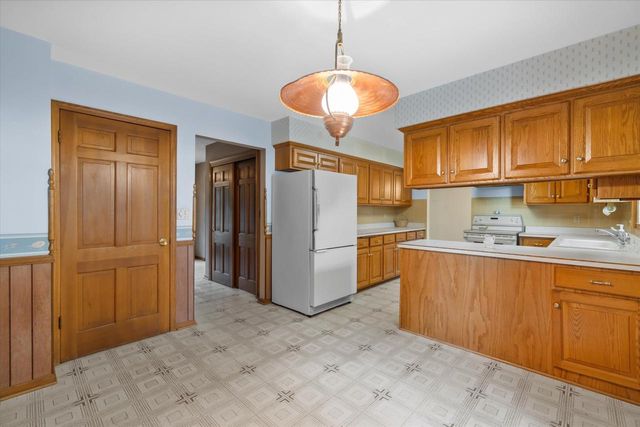 17645 Wexford COURT, Brookfield, WI 53045