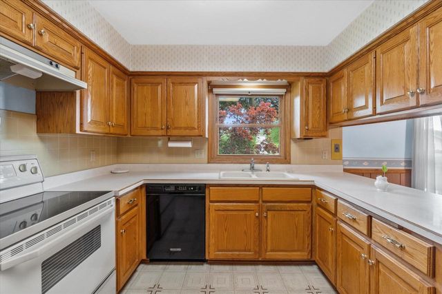 17645 Wexford COURT, Brookfield, WI 53045