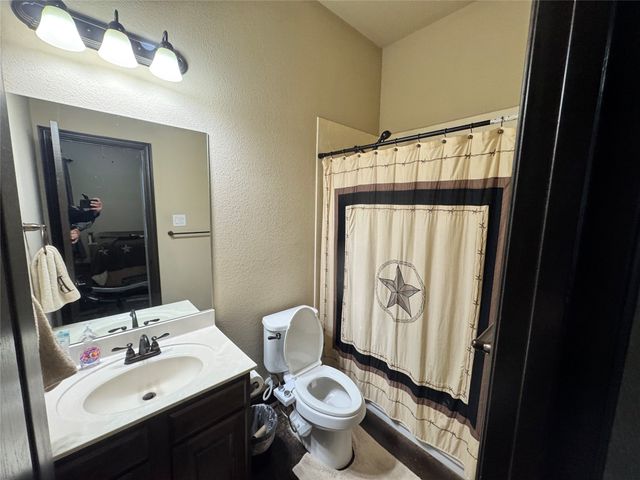 8228 Preserve Oaks Drive, Burleson, TX 76028