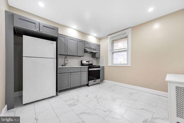 274 AVON RD, Upper Darby, PA 19082