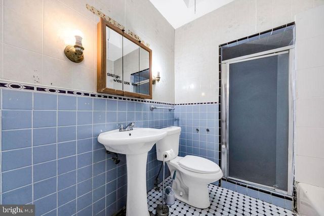 274 AVON RD, Upper Darby, PA 19082