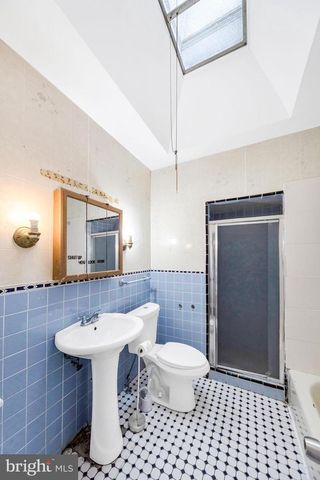 274 AVON RD, Upper Darby, PA 19082