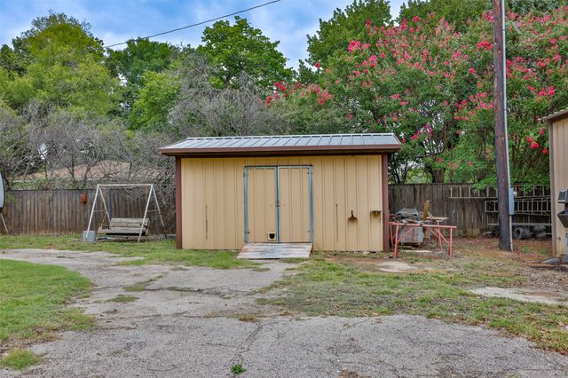 2730 Maverick Lane, Aubrey, TX 76227